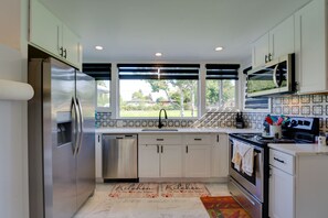 Microondas, horno, parrilla de estufa y lavavajillas