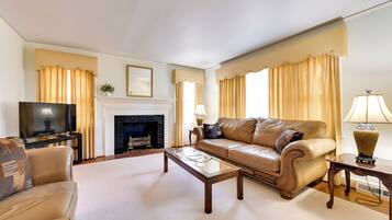 House (3 Bedrooms) | Front of property