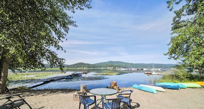 Pet-friendly Newman Lake Cottage w/ Beach Access!
