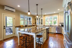 Micro-ondes, four, plaque de cuisson, lave-vaisselle