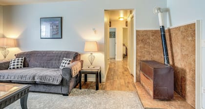 Cozy Wasilla Apartment ~ 2 Mi to Downtown!