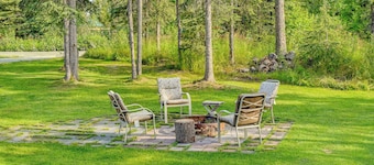 Lovely Soldotna Home, Steps From Kenai River