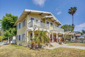 Apartment (2 Bedrooms) | Front of property - 1 Mi to Dtwn! Bright Long Beach Apartment (Long Beach)