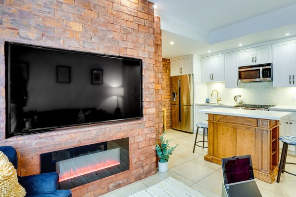 Interior - Long Beach Vacation Rental < 1 Mi to Beach! (Long Beach)