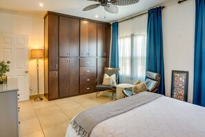 2 bedrooms, iron/ironing board, free cots/infant beds, bed sheets - Long Beach Vacation Rental < 1 Mi to Beach! (Long Beach)