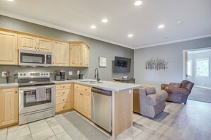 Interior - Luxe Midway Condo w/ Golf Course & Mountain Views! (Midway)