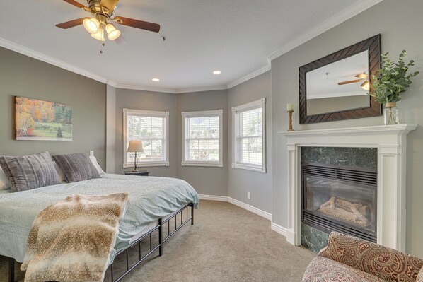 Apartment (2 Bedrooms) | Interior - Luxe Midway Condo w/ Golf Course & Mountain Views! (Midway)