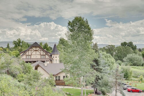 Luxe Midway Condo w/ Golf Course & Mountain Views!