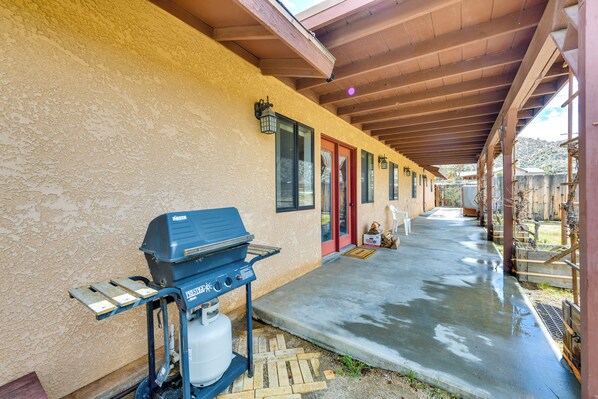 Interior - Rural California Getaway w/ Private Hot Tub (Pioneertown)