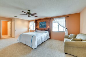 Interior - Rural California Getaway w/ Private Hot Tub (Pioneertown)