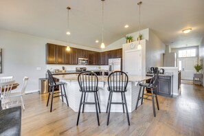 House (5 Bedrooms) | Interior