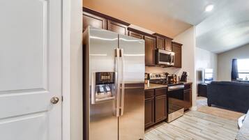 Microwave, oven, kompor, dan mesin pencuci piring