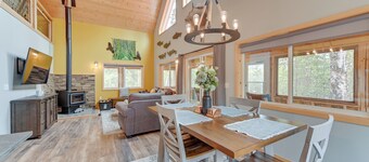 Soldotna Home w/ 2 Living Areas & Spacious Porch