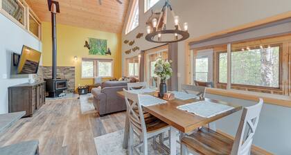 Soldotna Home w/ 2 Living Areas & Spacious Porch