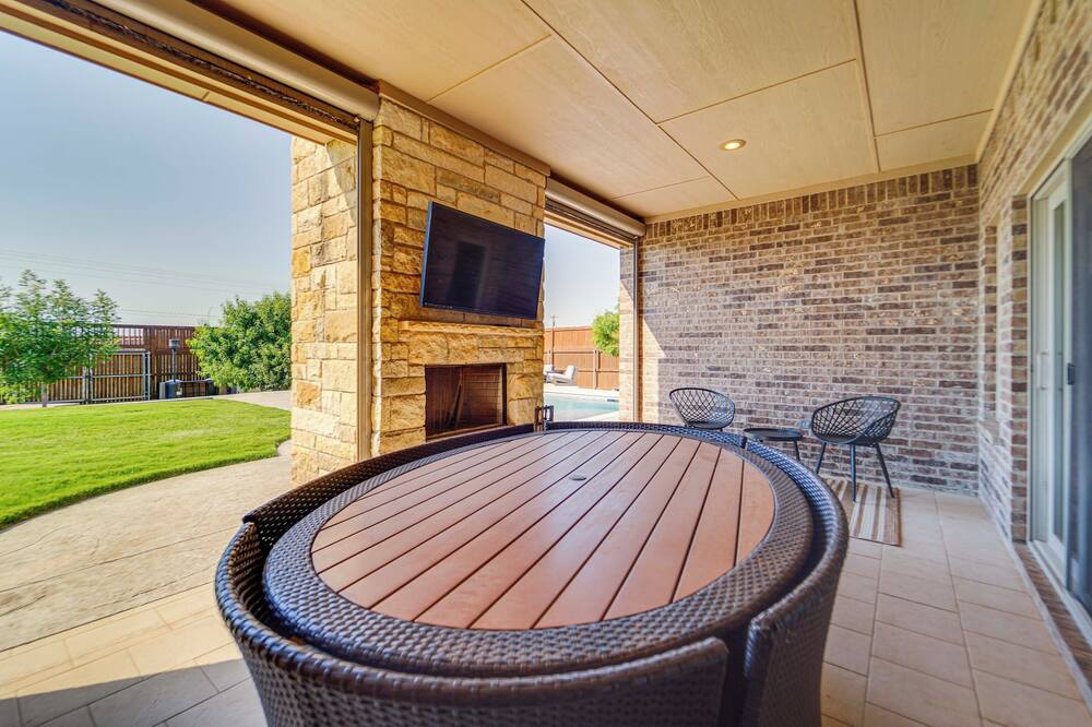 Spacious Lubbock Home w/ Private Pool & Yard! - Wolfforth, TX
