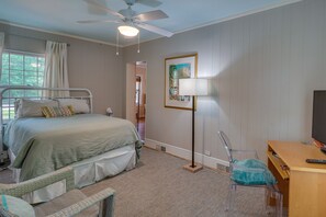 Apartment (1 Bedroom) | 1 bedroom, laptop workspace, iron/ironing board, free cribs/infant beds