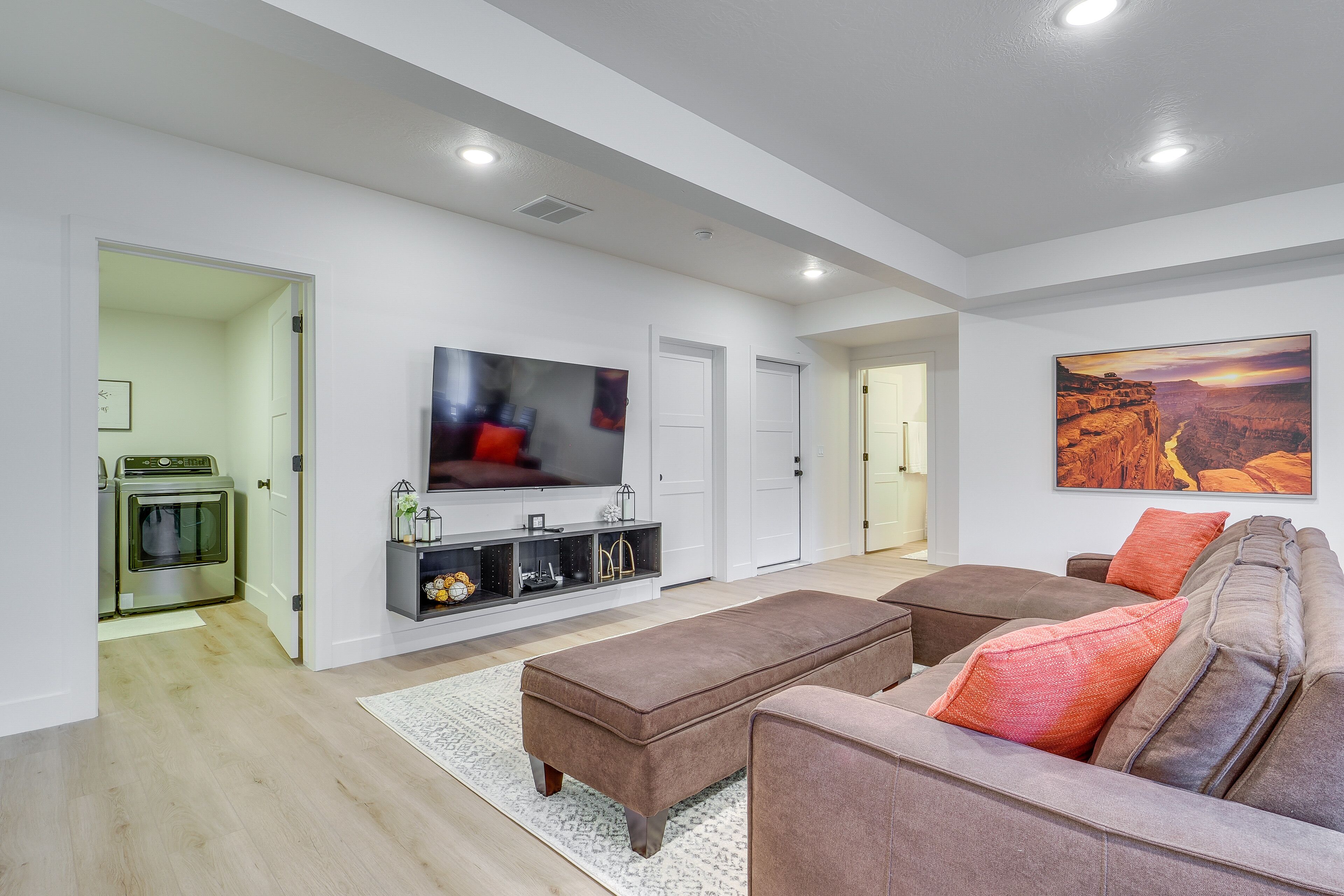 Apartment (2 Bedrooms) | Living area | TV