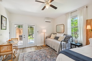 Interior - 1 Mi to Downtown Franklin: Bright Studio w/ Patio! (Franklin)