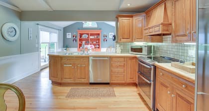 New Fairfield Vacation Rental w/ Lake Views!