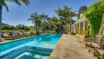 Kolam renang outdoor