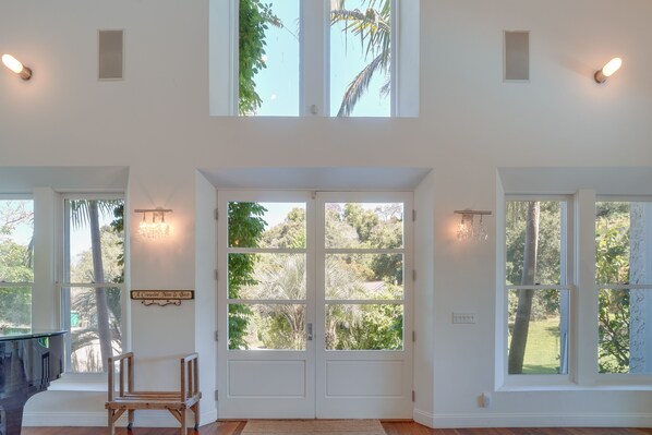 Interior - Gorgeous Carpinteria Home: Pool, Spa, Fireplaces! (Carpinteria)