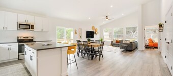 Canyon Lake Oasis: Backyard & Wraparound Deck!