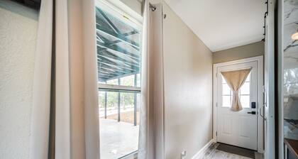 Charming Studio < 2 Mi to Comal Park: Pets Welcome