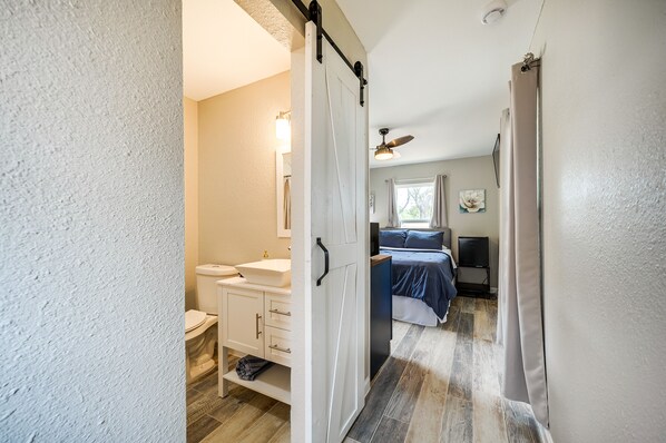 Bed sheets - Charming Studio < 2 Mi to Comal Park: Pets Welcome (Canyon Lake)