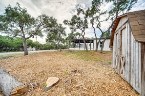 Property grounds - Charming Studio < 2 Mi to Comal Park: Pets Welcome (Canyon Lake)