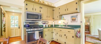 Warren Vacation Rental ~ 3 Mi to Sugarbush Resort!