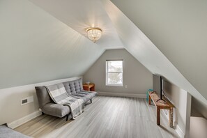 House (4 Bedrooms) | Interior - Wildwood Home w/ Deck - Walk to Beach + Boardwalk! (Wildwood)