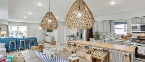 Casa (4 Bedrooms) | Cocina privada | Microondas, horno, parrilla de estufa y lavavajillas