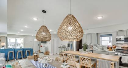 Wildwood Home w/ Deck - Walk to Beach + Boardwalk!