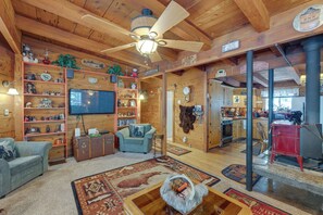 House (3 Bedrooms) | Interior - Creekside Cabin By Calaveras Big Trees State Park (Arnold)