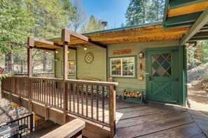 Interior - Creekside Cabin By Calaveras Big Trees State Park (Arnold)