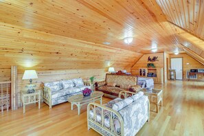 Apartment (0 Bedroom) | Interior - Hike & Fish: Studio w/ Pool Access in Shirley! (Shirley)