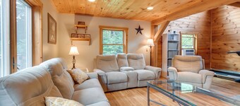 Meredith Home w/ Deck: 6 Mi to Lake Winnipesaukee!