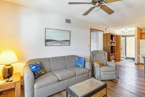 Apartment (2 Bedrooms) | Interior - Lake of the Ozarks Condo w/ Screened Porch (Osage Beach)