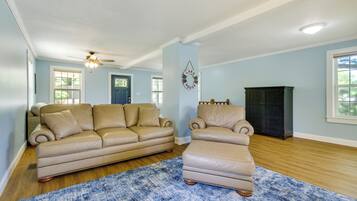 House (2 Bedrooms) | Interior