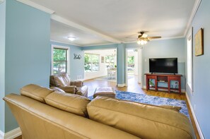 House (2 Bedrooms) | Interior