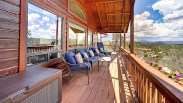 Cottage (2 Bedrooms) | Front of property