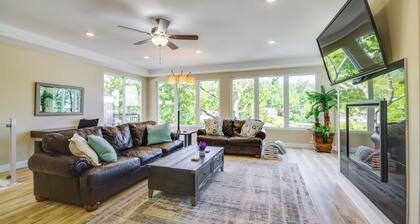 Lakefront Osage Beach Retreat w/ Boat Slip!