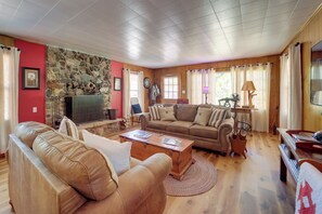 House (1 Bedroom) | Interior - Payson Vacation Rental Cabin w/ Grill + Fire Pit! (Payson)