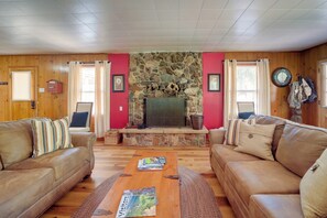 House (1 Bedroom) | Interior - Payson Vacation Rental Cabin w/ Grill + Fire Pit! (Payson)