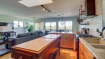 House (3 Bedrooms) | Private kitchen | Microwave, oven, stovetop, dishwasher