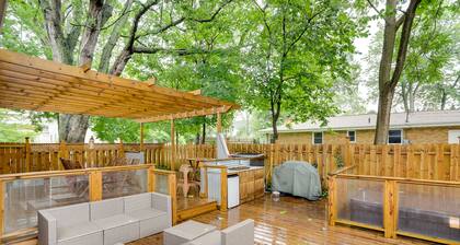 South Haven Oasis - Private Hot Tub, Pool & Grill!