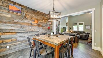 House (4 Bedrooms) | Interior