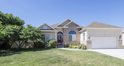 Cozy American Fork Retreat w/ Electric Fireplace