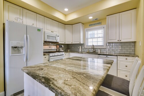 North Wildwood Townhome < 1/2 Mi to Beach!