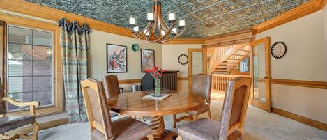 House (6 Bedrooms) | Interior